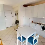 2p Avec Terrasse, Garage Privé, Proche Centre Et Plages De - Fr-1-196-210 *