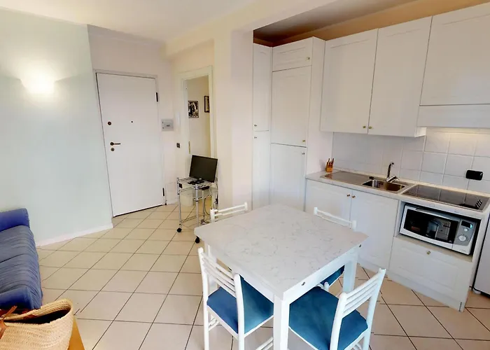 2p Calme Avec Terrasse Et Garage Prive A - Fr-1-196-210 *