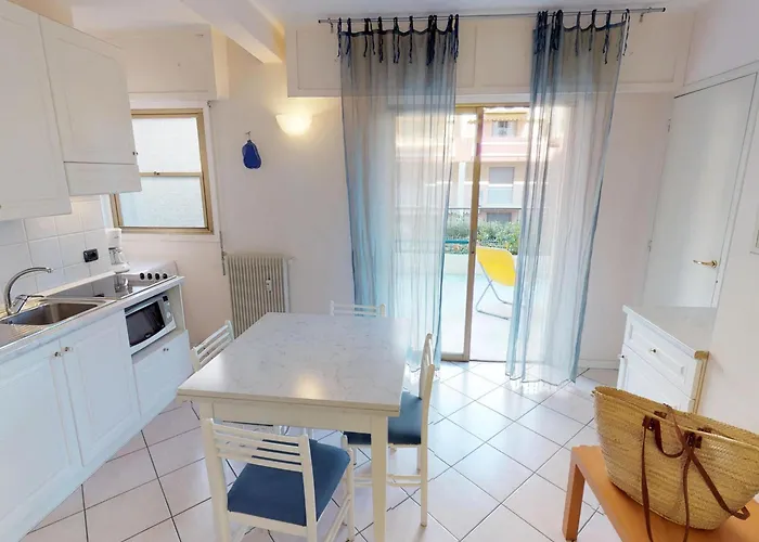 2p Calme Avec Terrasse Et Garage Prive A - Fr-1-196-210 * Menton